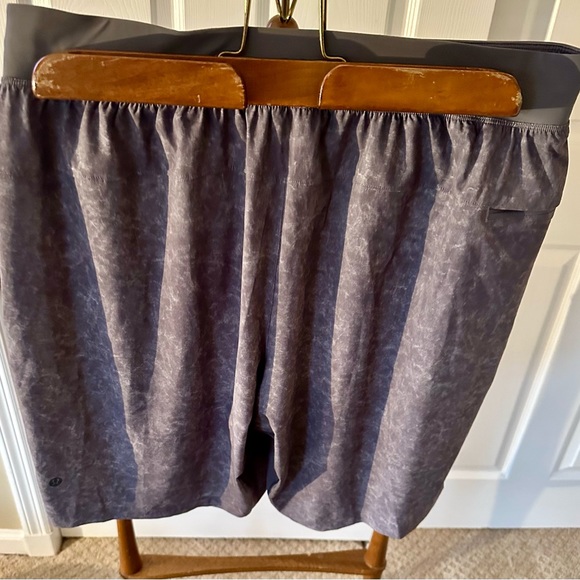 Lululemon men’s New shorts XL In Greg - Picture 2 of 5